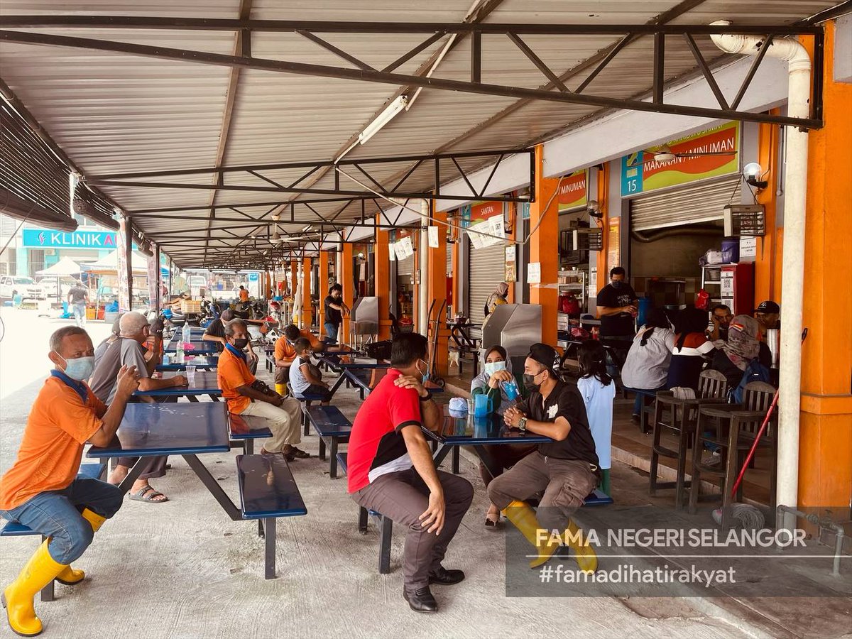 FAMASelangor's tweet photo. 30 Mac 2022 | Rabu | Puchong

Sekitar Program Sambutan Pra Ramadan bersama usahawan Pasar Tani Kekal Puchong yang diadakan di PasarTani Puchong selepas waktu urusniaga. 

Program ini juga turut dihadiri oleh YBrs. Puan Aiada Binti Abdul Rashid, Pengarah FAMA Negeri Selangor. https://t.co/Ndu3cwvX6r