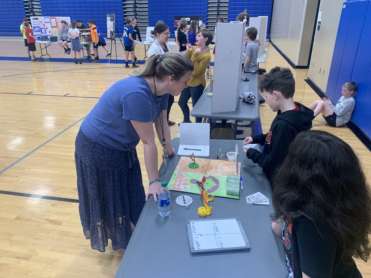 JresRockets's tweet photo. Do you ever wonder what teachers do in the Planning Periods?  They come to the gym to make sure their kids know they are supported!!  ⁦@MsLamb_4th⁩ https://t.co/lByn25la2m
