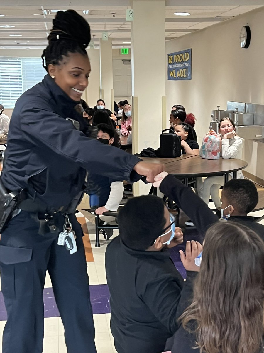 ImTHATPrincipal's tweet photo. Always excited to have great police officers visit! My elementary kids were excited to engage with Officers Dantzler and Hill! You are appreciated and always welcome!#Ohana226 #OfficerFriendly @PlaceTos @JohnDavisBCPS @BMDschoolsPRguy https://t.co/dSeaJhuz9i