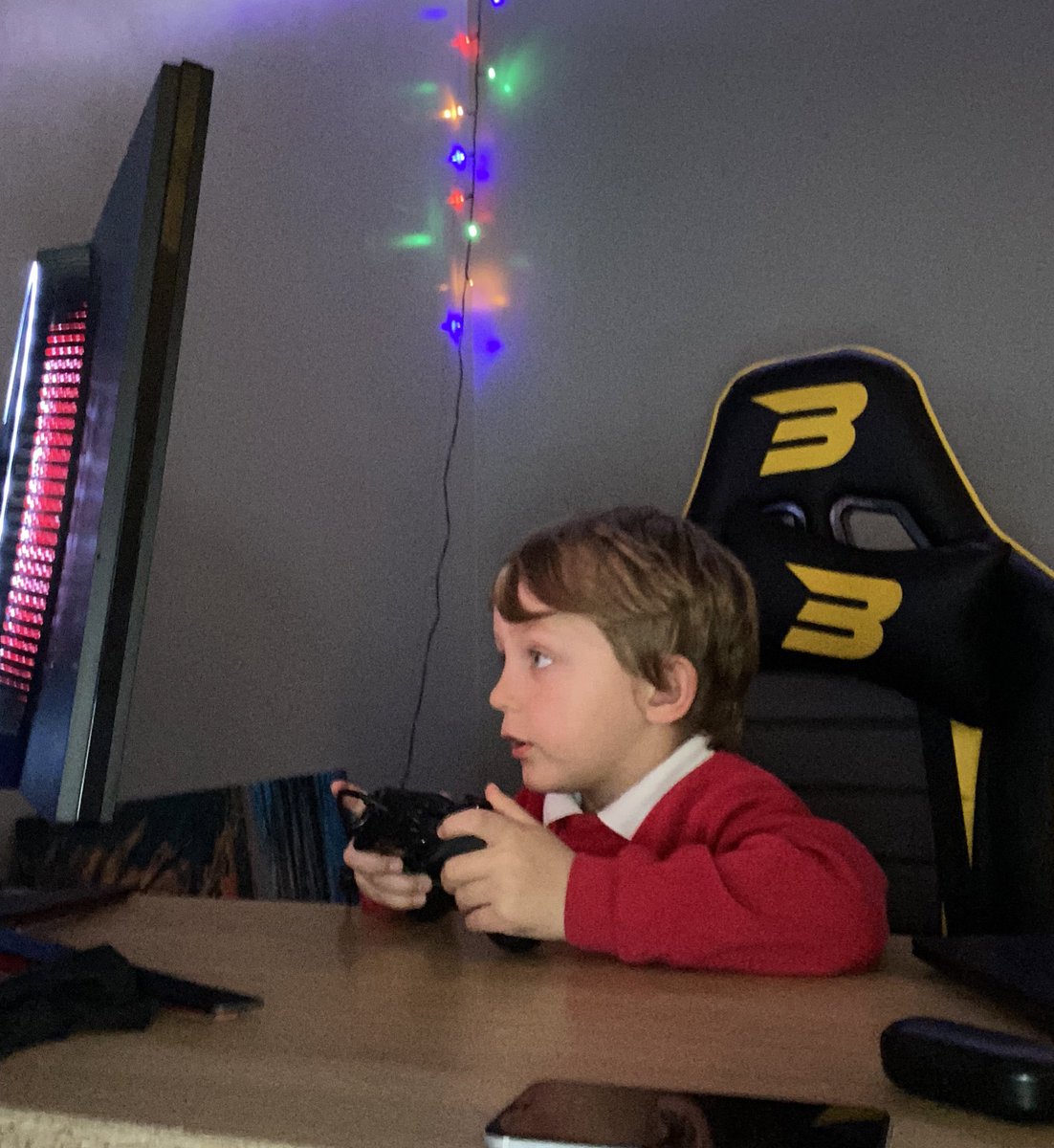 TheWobblyGamer's tweet photo. My set up consists of an @xboxuk Series X, Latest @LGUltraGearUK 2.1 HDMI monitor, @Razer controller, @BrazenChair 

The look on little man’s face when he gets a kill on @FortniteGame after kicking me off my own set up = Priceless https://t.co/MqCp4Y6nOx