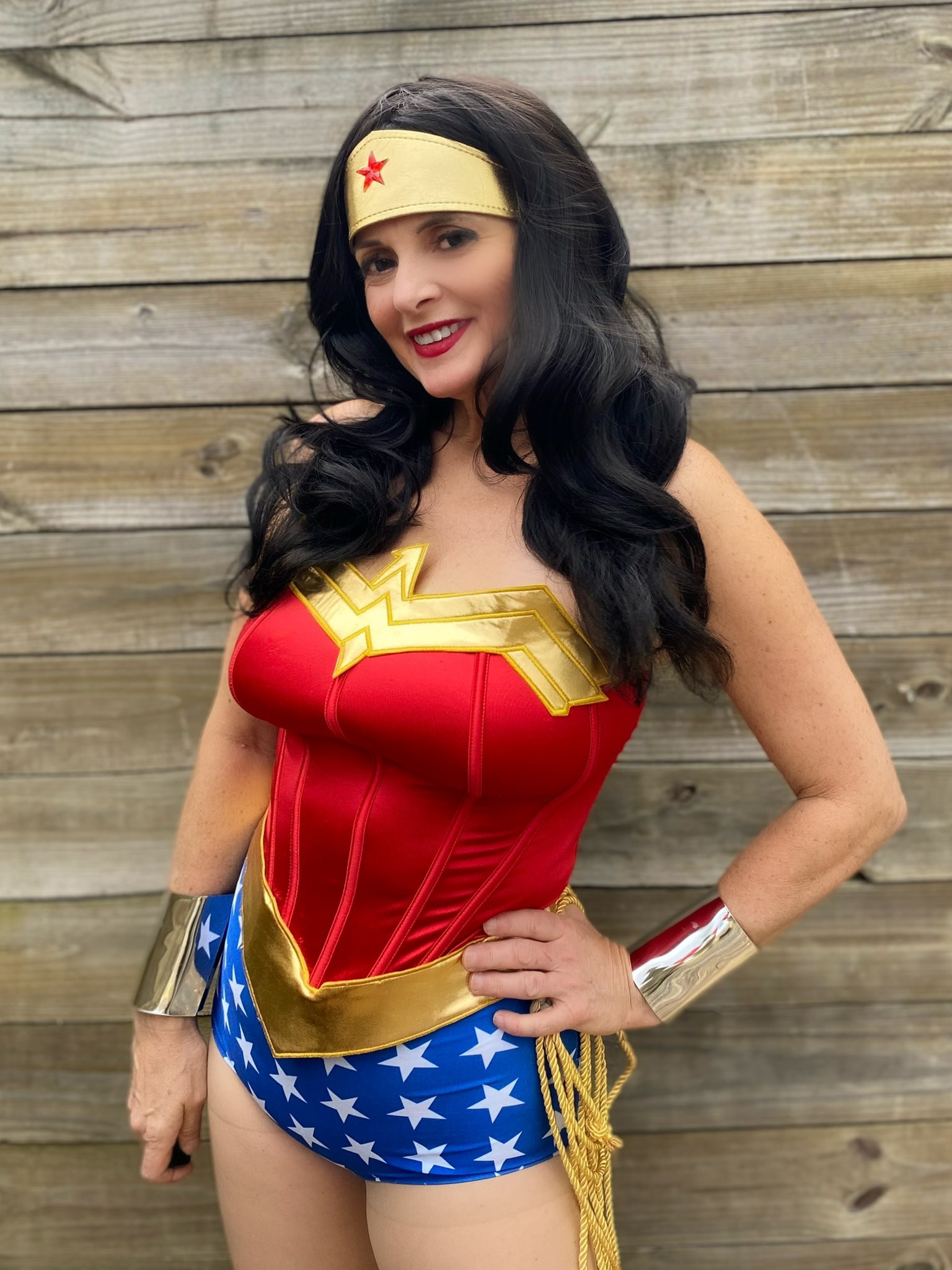 Wonder Woman!  Wonder woman cosplay, Wonder woman costume, Cosplay woman