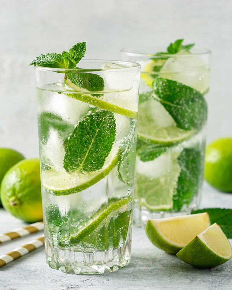 HomeCuisine2's tweet photo. Need some extra help to finish the week?
#Cocktail #3 to the rescue! - Mojito
Ingredients:
- Juice of 1 lime
- Sugar
- Mint leaves
- White rum
- Soda water https://t.co/IxuCG46yVH