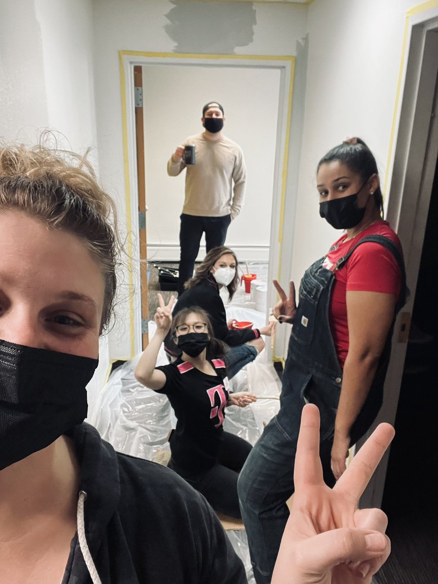 HollandPhoneGuy's tweet image. Just wrapped up some volunteer work for @FamilyPromiseGR with @CortsCorner @EmStefan23 and the girls from the @TMoTruckWestMI. Super fun time and we are always glad to help anyway we can. @TMobile #UnCarrier #MidwestMagic