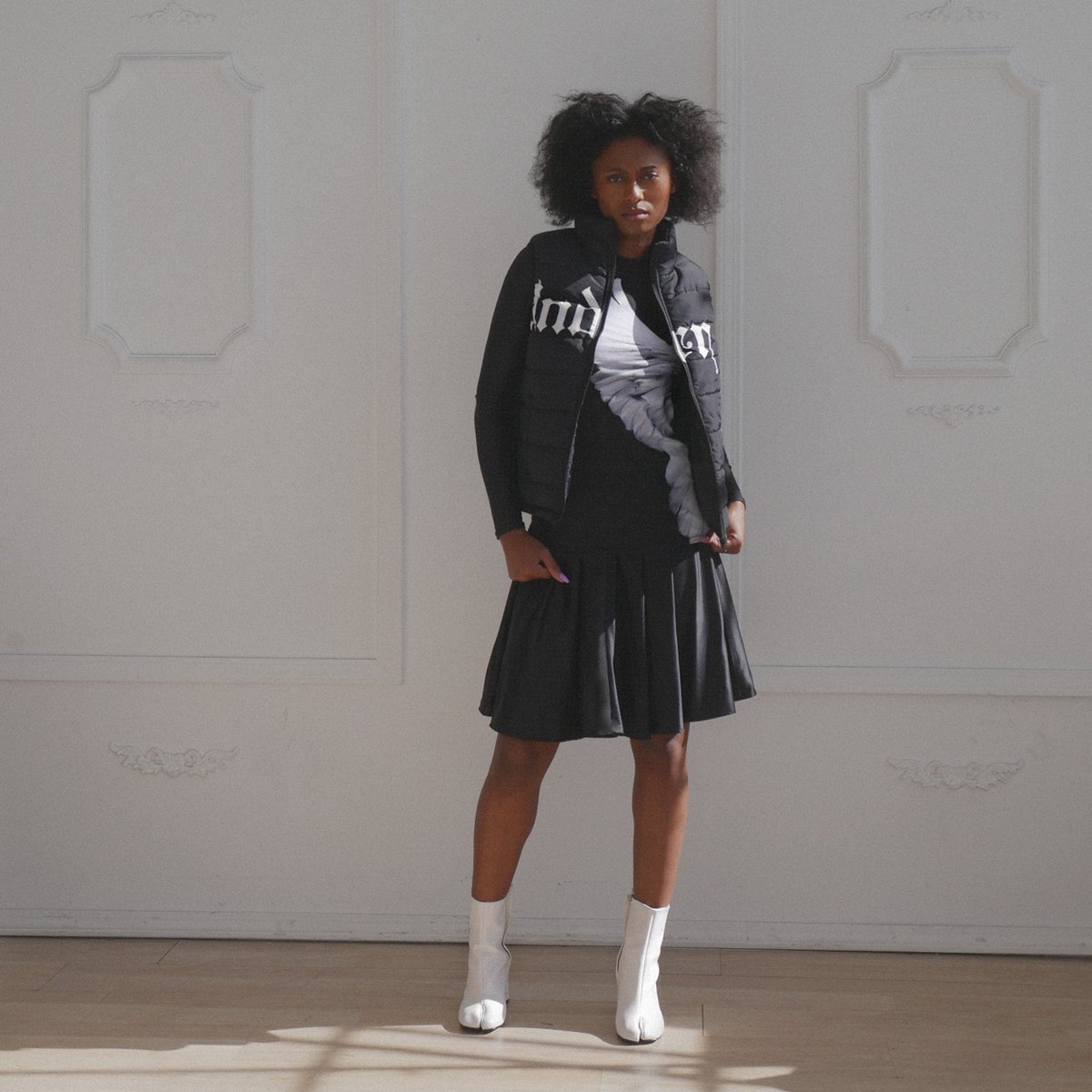 UnderLA's tweet image. Dove Long Sleeve
King Logo Quilted Vest (Black)