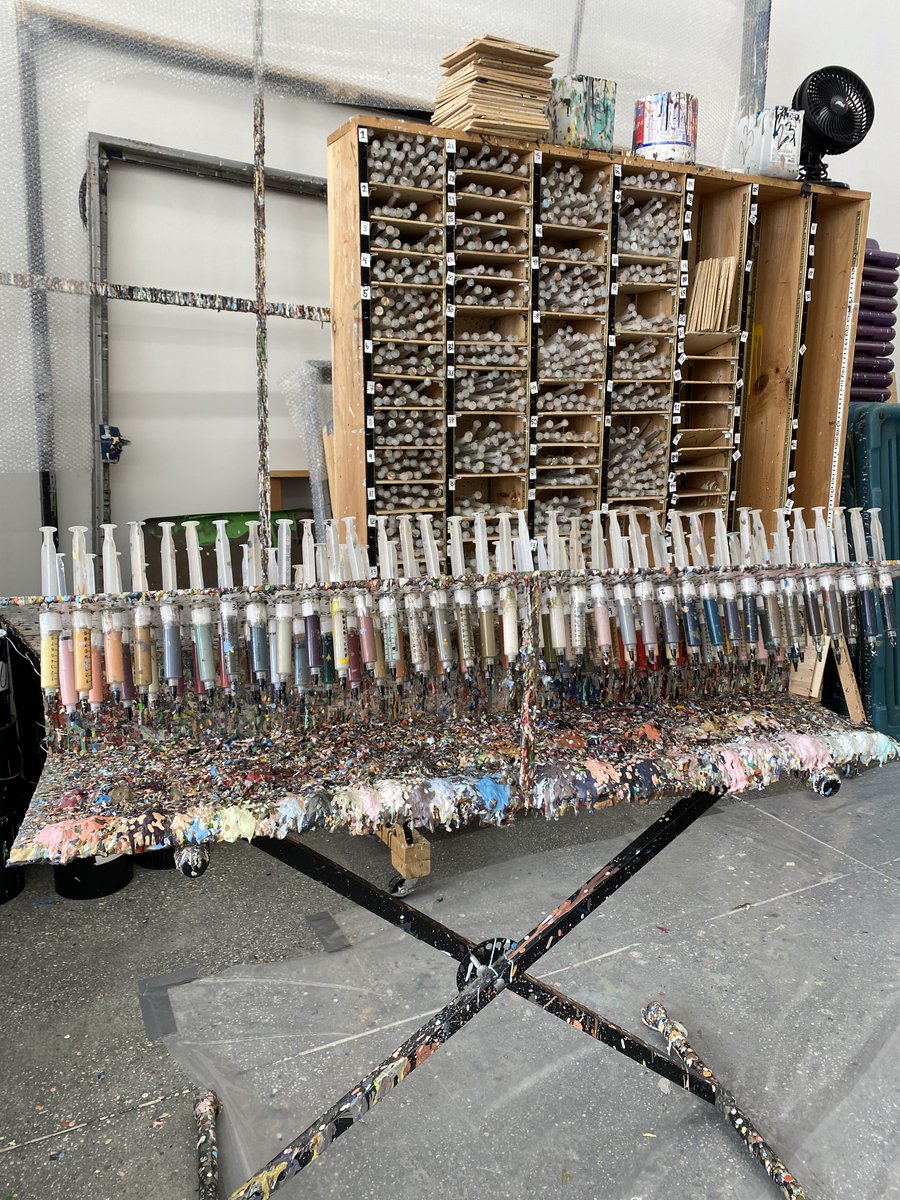 BradleyHart72's tweet photo. Here's a closeup shot of my palette 🎨 Each painting consists of 100+ different colors and requires up to 2,000 syringes https://t.co/7ZTc23Mic1