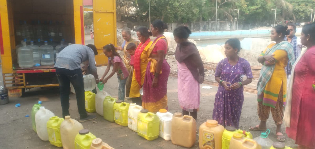 Khushiyaan_Org's tweet photo. Water Distribution- #week61 .
Location - Thane East, Brahmand, Airoli sector-19.
600 families at our Mumbai Rotighar slums is benefitted with clean drinking water weekly. https://t.co/pH9UtJLRr2