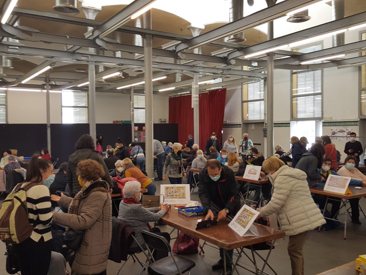 ... i si avui els hi pregunto...  Et sents més feliç?
Generar salut, des de les experiències comunitàries.
Un dels objectius de " La Teranyina" on enxarxats hi participem diferents serveis i entitats de Badalona.