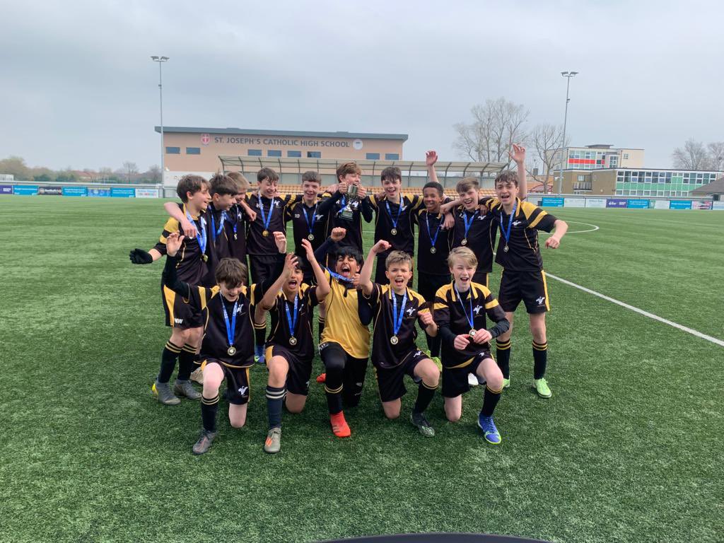 JHGS_Sport's tweet photo. 🏆Year 8 County Cup Champions🏆 An amazing 4-1 victory against the Buckingham School sees JHGS lift the trophy. Goals from Max C &amp; a hat-trick for Maks W!⚽️ Well done to all involved. MOTM - Maks W #Champions https://t.co/8v2H121Ekp