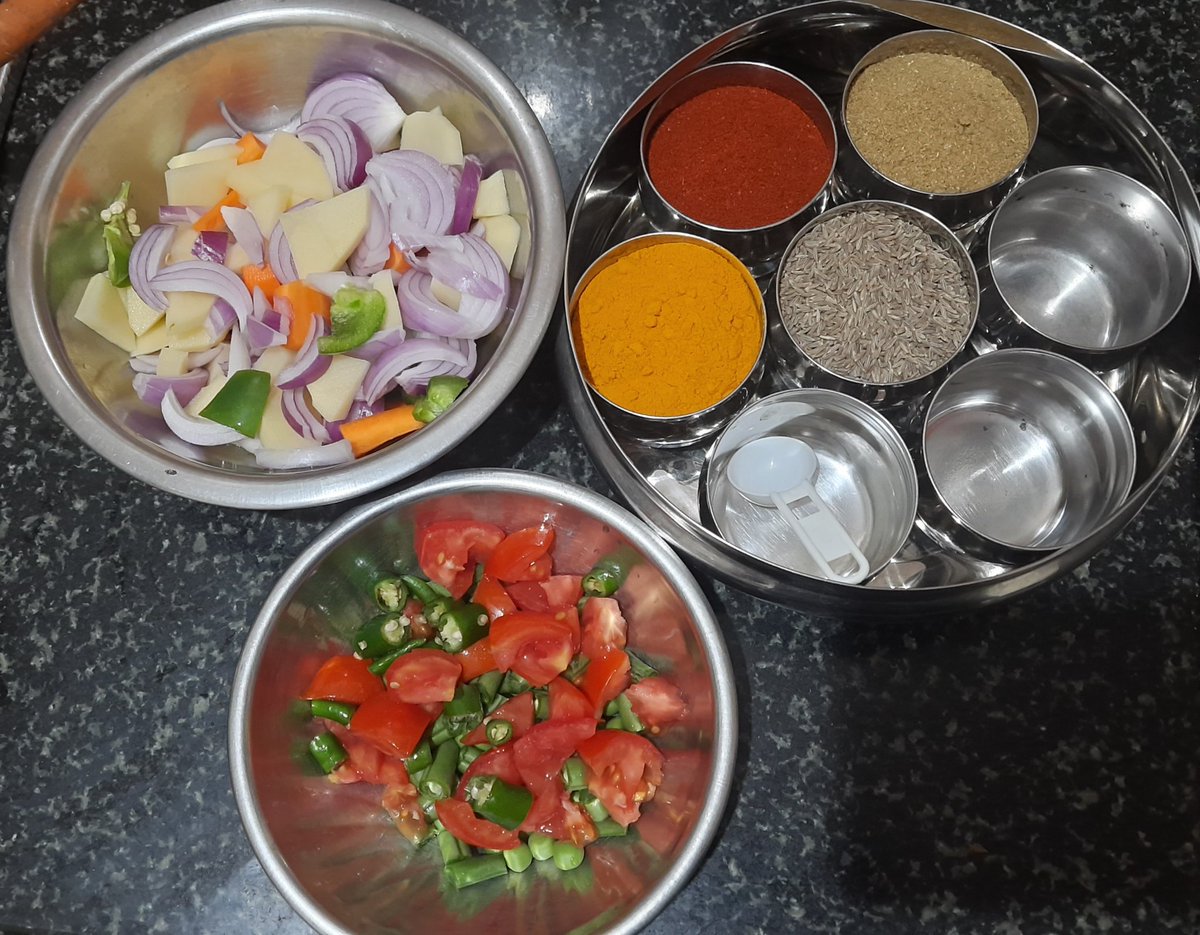 _WarriorPo's tweet photo. What else can make Panda 🐼 happy? - FOOD ❤🐼❤
I play & talk with ingredients. Cooking is my stress burster & gives me immense peace. रम जाना moment
#Cooking #BeLikePanda🐼 https://t.co/WYF3KXvMPg