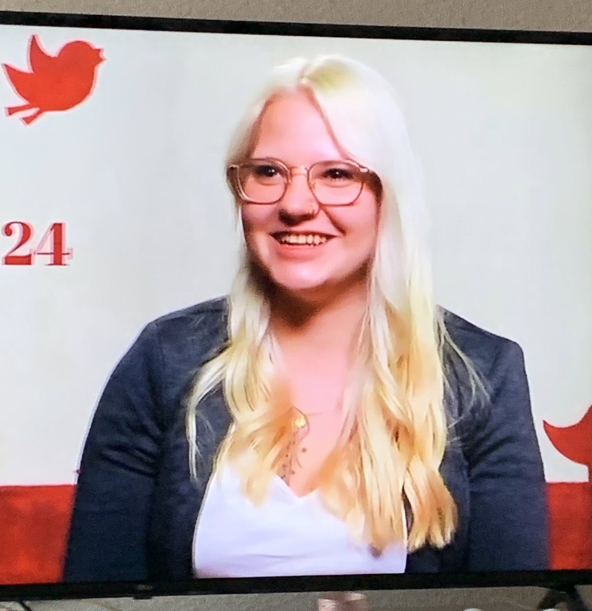 RicardaScl's tweet photo. Die ist mir sehr sehr unsympathisch…. 🙄#FirstDates https://t.co/H0THIcyfa9