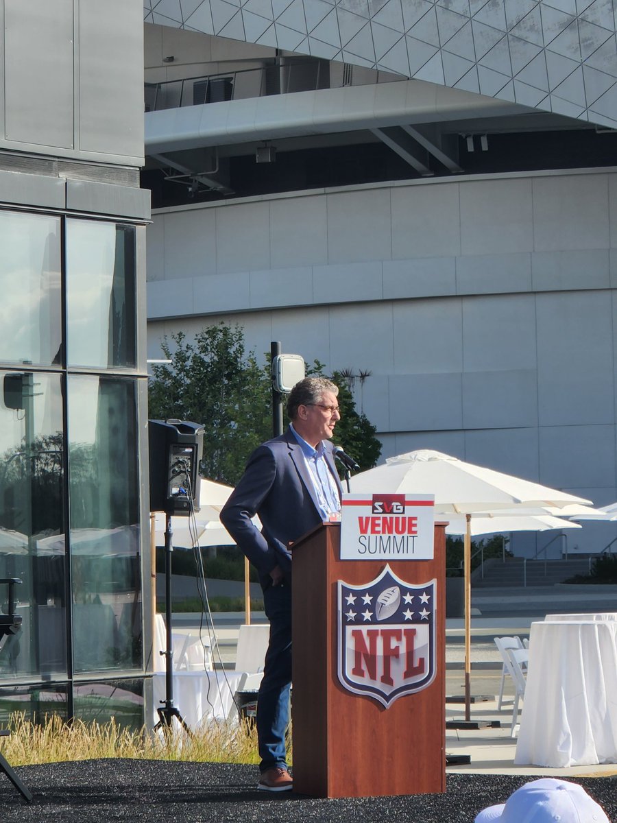 AndrewGabelSVG's tweet photo. Chris Sullivan kicking us off here at the SVG Venue Summit @NFLMedia ! Thank you to our title sponsor @DiversifiedUS #svgvenue https://t.co/BDdmuHRD54
