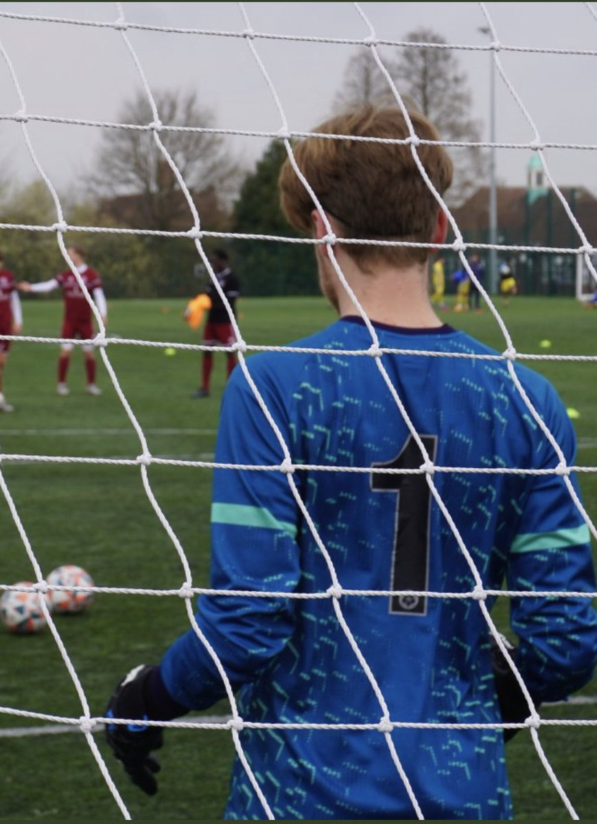 <a href="/JoshWoodrow9/">Josh Woodrow</a> with his <a href="/UltimaxProducts/">Ultimax Goalkeeping Products</a> Kaylo Noir gloves, for <a href="/AcademyClarets/">Clarets Academy</a> in the <a href="/nationallgeU19/">NL Under 19 Alliance</a>  a 2-2 draw keeps them top of the league 💪⚽️🧤