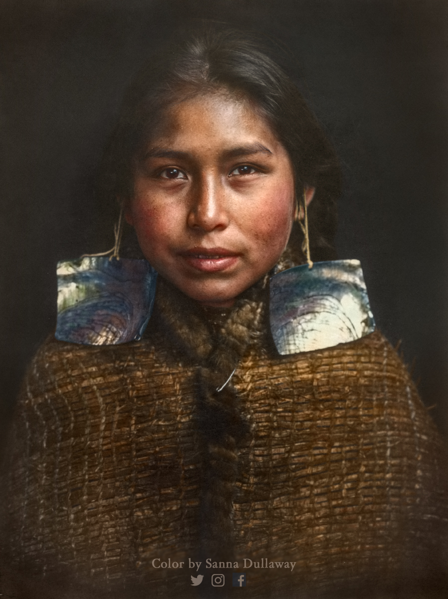 PastInColor's tweet photo. Tsawataineuk First Nations girl, of the Kwakwakaʼwakw people of the Northwest Coast, ca. 1914
#20DaysofNativeColors 📸 6/20
The Kwakwakaʼwakw live on northern Vancouver island in Canada.
#colorized #firstnations #Indigenous https://t.co/ihm5WUPQg8