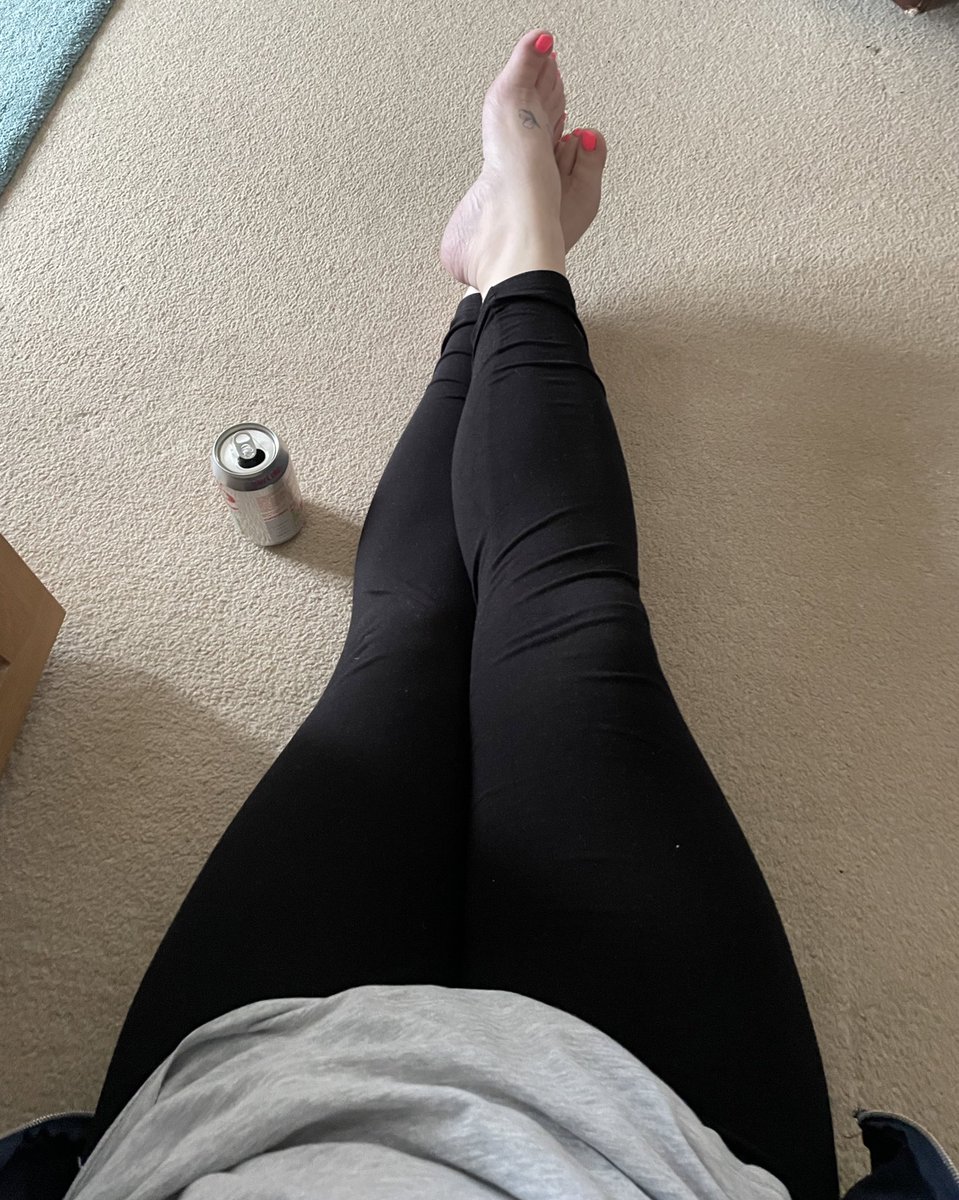 sotonDSN's tweet photo. Having to sit on the floor next to the phone charger to watch the #FlashUKtrial from @Prof_K_Barnard @WilmotEmma @parthaskar @LalanthaL @DiabetesUK #DUKPC 

Feels like a long time since all the postcode lotteries to now. Excited to see the new @NICEComms BG guidance tomorrow! 🤩 https://t.co/E1jiOUwAG6