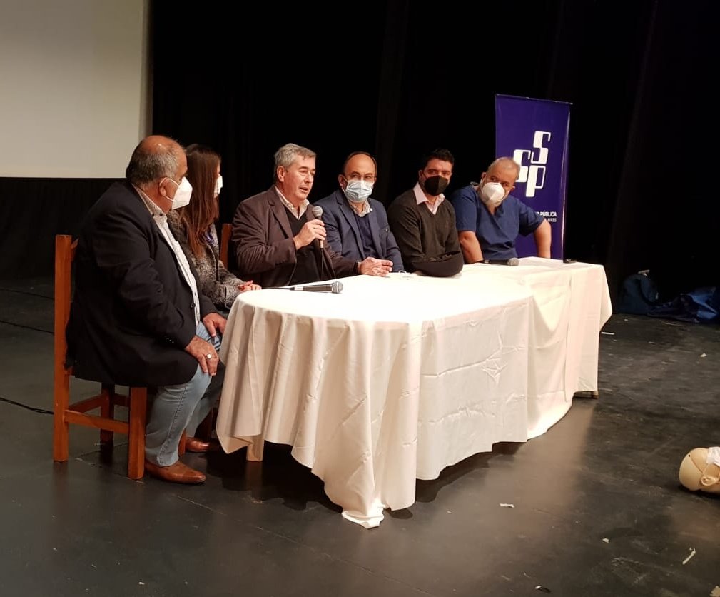 SindicatoDSalud's tweet photo. quiénes le dieron la bienvenida a  mas de 300 inscritos a la jornada, entre Docentes de los 3 niveles, Estudiantes de Enfermeria, Bomberos , Defensa Civil, Transito, Deportes.
@SindicatoDSalud
#CapacitandoElPresente📚
#PensandoEnElFuturo💻 https://t.co/5J9T50rW9f