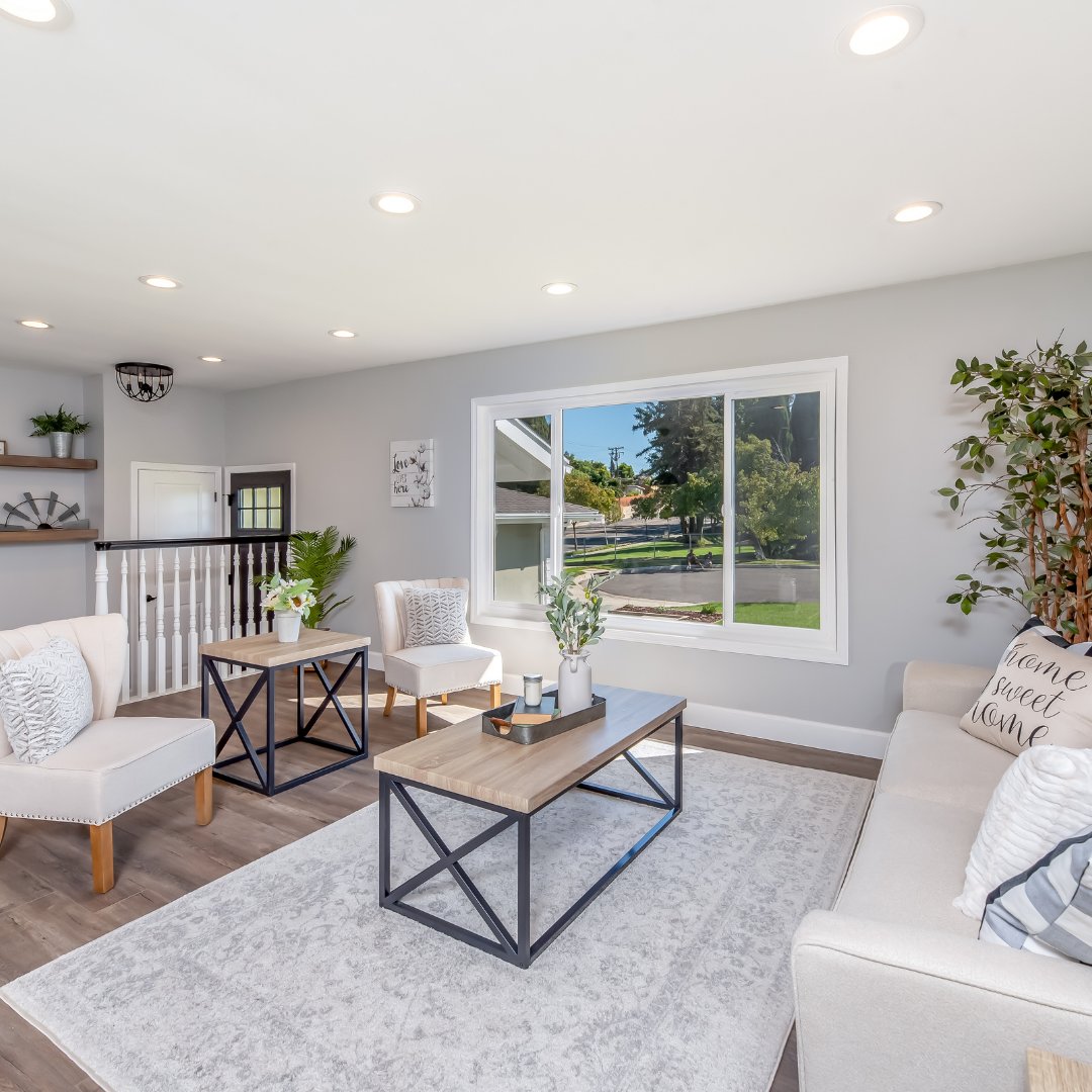 C21RealtyNet's tweet photo. 🏠🌟 Be a rebel and break those area rug “rules!” 
➡ https://t.co/jh6tvxC6TK https://t.co/5y1cjGcPfp