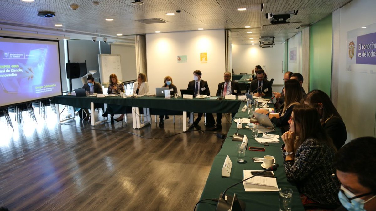 TitoCrissien's tweet photo. El #CONACTI se concibe como una instancia de pensamiento estratégico del Sistema Nacional de Ciencia, Tecnología e Innovación (SNCTI), para orientar el diseño de actividades del sector e impulsar el desarrollo sostenible y la consolidación de la sociedad del conocimiento. https://t.co/GoT5TKYMAl