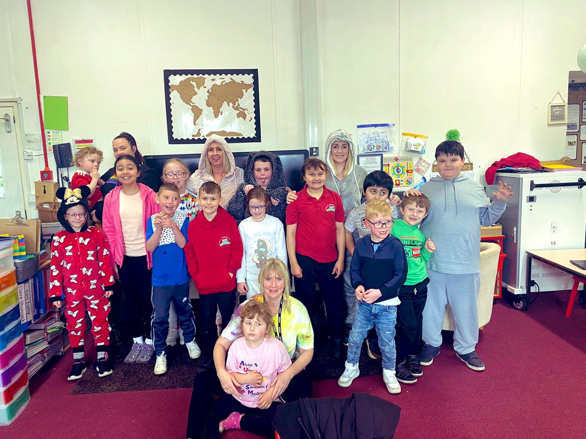 BubsyTownhill's tweet photo. STF have had a comfy day in their onesies for World Autism Acceptance Week ❤️ #onesiewednesday #tcsstf #autism https://t.co/Ad5DcAZKAk