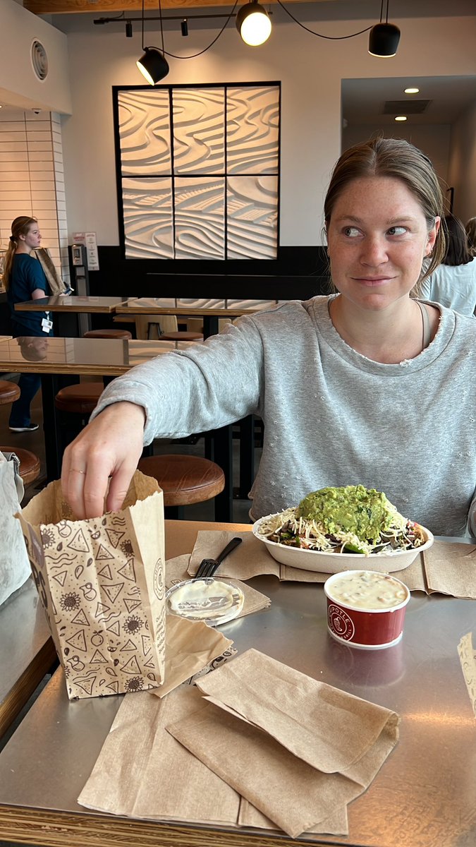 mason_rollow's tweet photo. @ChipotleTweets she’s a bag ripper…. https://t.co/ZGkCirDd0f