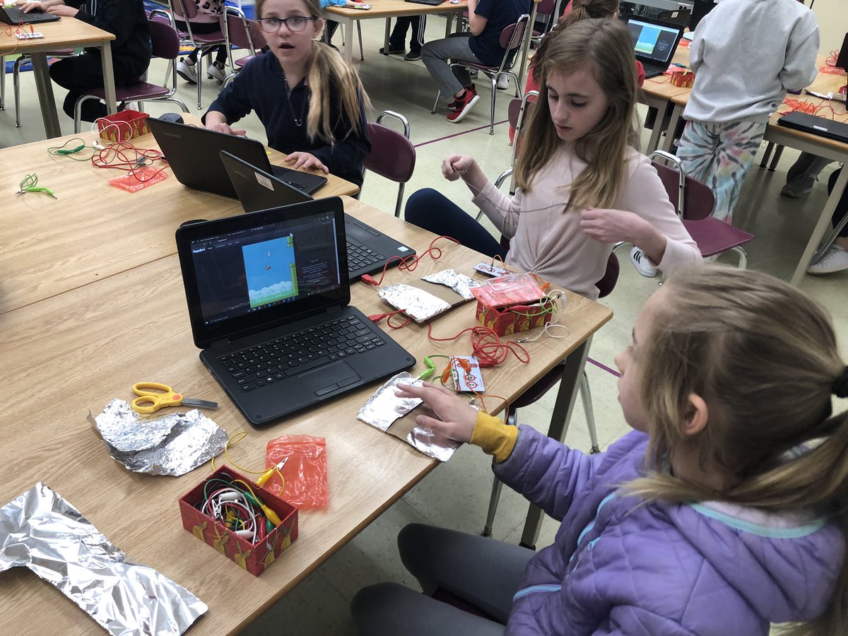 HHSTEM_JPerry's tweet photo. Playing games as we discover different ways to make controllers with our @makeymakey #STEMatHH https://t.co/bnJ6HMJxdQ