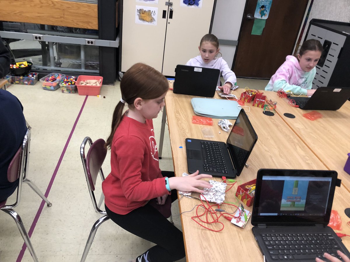 HHSTEM_JPerry's tweet photo. Playing games as we discover different ways to make controllers with our @makeymakey #STEMatHH https://t.co/bnJ6HMJxdQ