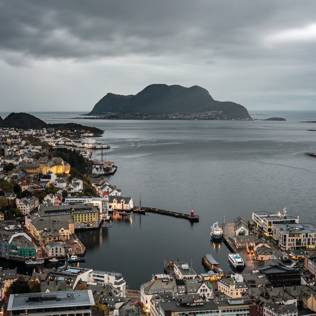 CliftonCameras's tweet photo. Norway 😍

Shot on the @FujifilmUK GFX 50S II by our very own Craig Pitts.

Bet you didn't think the GFX 50S II was the ideal travel camera hey?!

👉 https://t.co/JFLDXCcKUO

#fujifilim #fujifilmuk #fujifilmgfx50sii #gfx50sii #mediumformat #cliftoncameras https://t.co/raFQQsY0hc