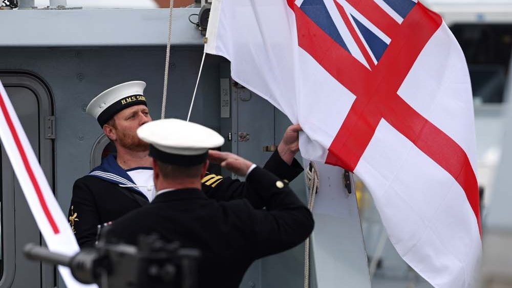 RoyalNavy's tweet photo. Farewell old friends... 🇬🇧⚓️

Today we said goodbye to @HmsSabre and @HmsScimitar after nearly 30 years in service.

The patrol ships were decommissioned at @HMNBPortsmouth after long careers, which notably saw them serve as guard ships in Gibraltar.

▶️https://t.co/7tScPBJqak https://t.co/9volwzWcxg