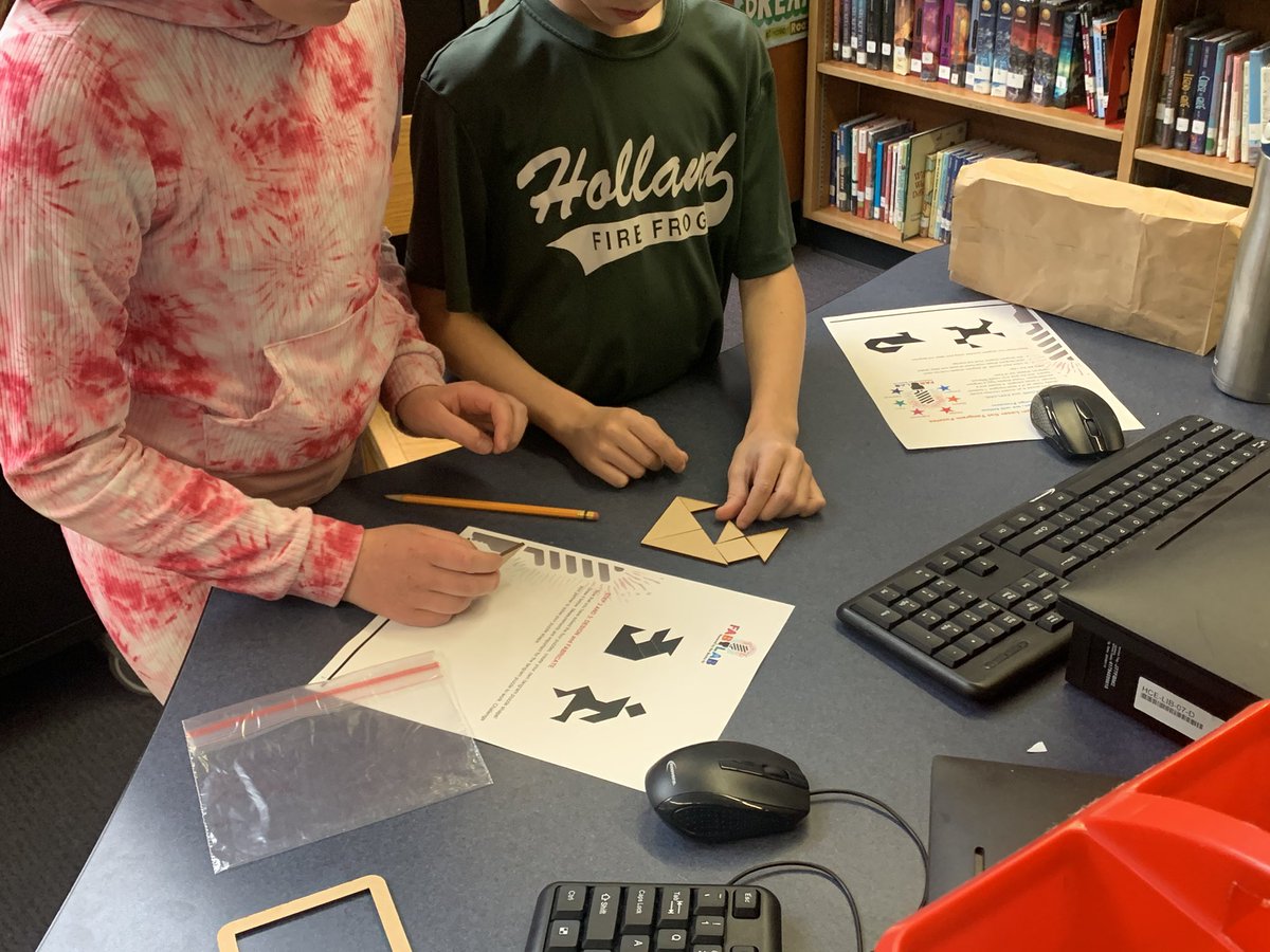 SkelliottSusan's tweet image. When the @BucksIUSTEAM #MobileFabLab visits schools our students engage with new technologies, collaborative problem solving &amp;amp; the design process! Great opportunity &amp;amp; learning @HCErock @CouncilRockSD #CRLovesSTEAM