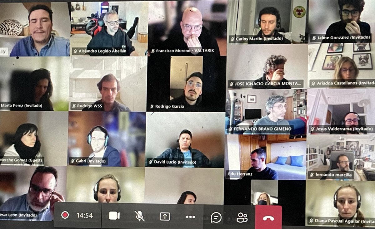 AriadnaCMusic's tweet image. Hoy clase de diseño XR y vinculación de marca con @uservr 👏🏻👏🏻
Full Mastery #metaverse @Virtual_Vgers