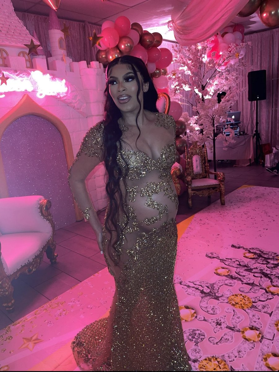 therealmjae_'s tweet photo. I was so pretty pregnant 😍 i miss her little kicks https://t.co/41AaJJTZL0