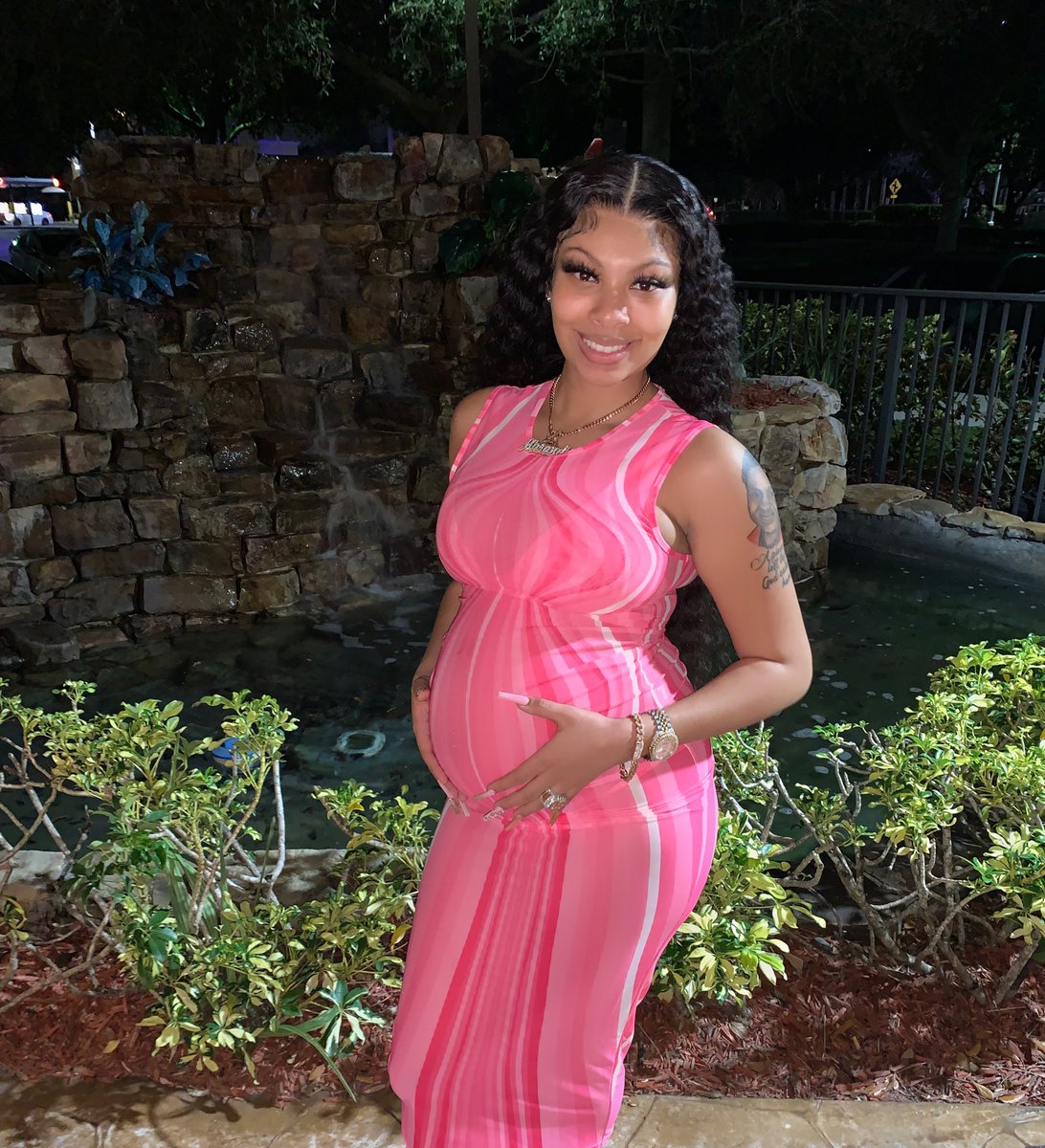 therealmjae_'s tweet photo. I was so pretty pregnant 😍 i miss her little kicks https://t.co/41AaJJTZL0