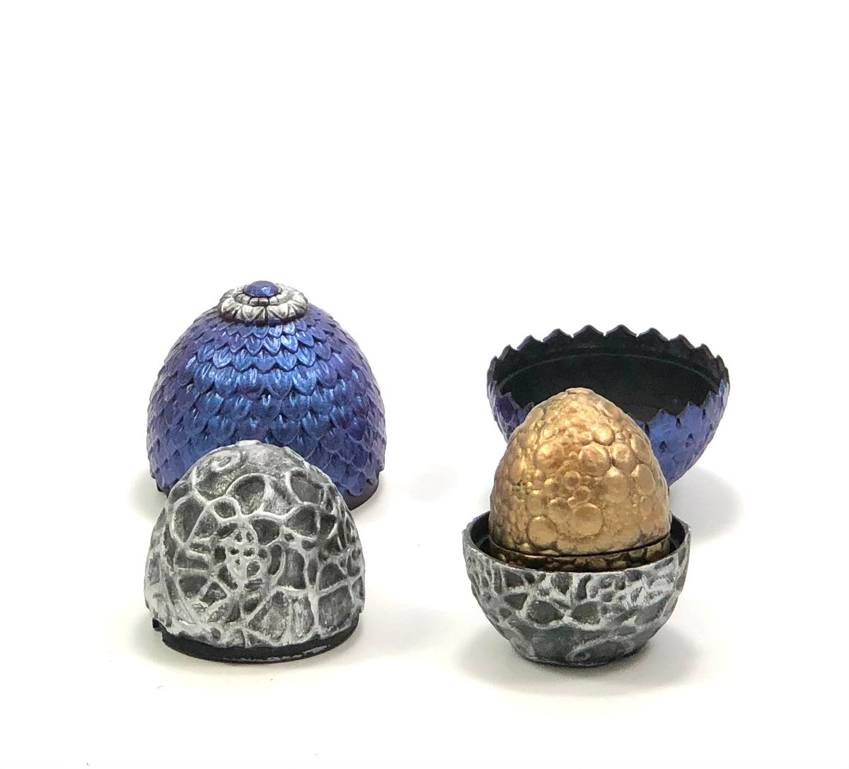 loubie_3D's tweet photo. Nest of dragon eggs - in time for Easter printing. A free model now available of 
@Cults3D 
https://t.co/99oZsDRXDR
#Dragon #3dprint #eggs https://t.co/2SxaPBVLUF