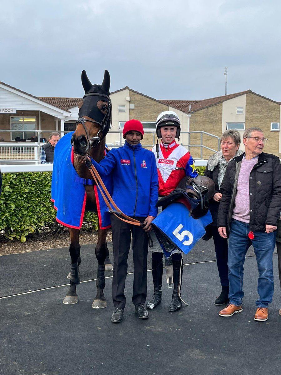TomGeorgeRacing's tweet photo. 🎉WINNER🎉 Stormin Crossgales🥇 makes all to break his maiden tag in impressive style under @kevinbrogan109 🎉@wincantonraces for the Noel Fehily Racing Syndicate 🍾 He is a horse is progressing with every run and should have an exciting future! #winners 🐎 https://t.co/4BfFh1UYzK