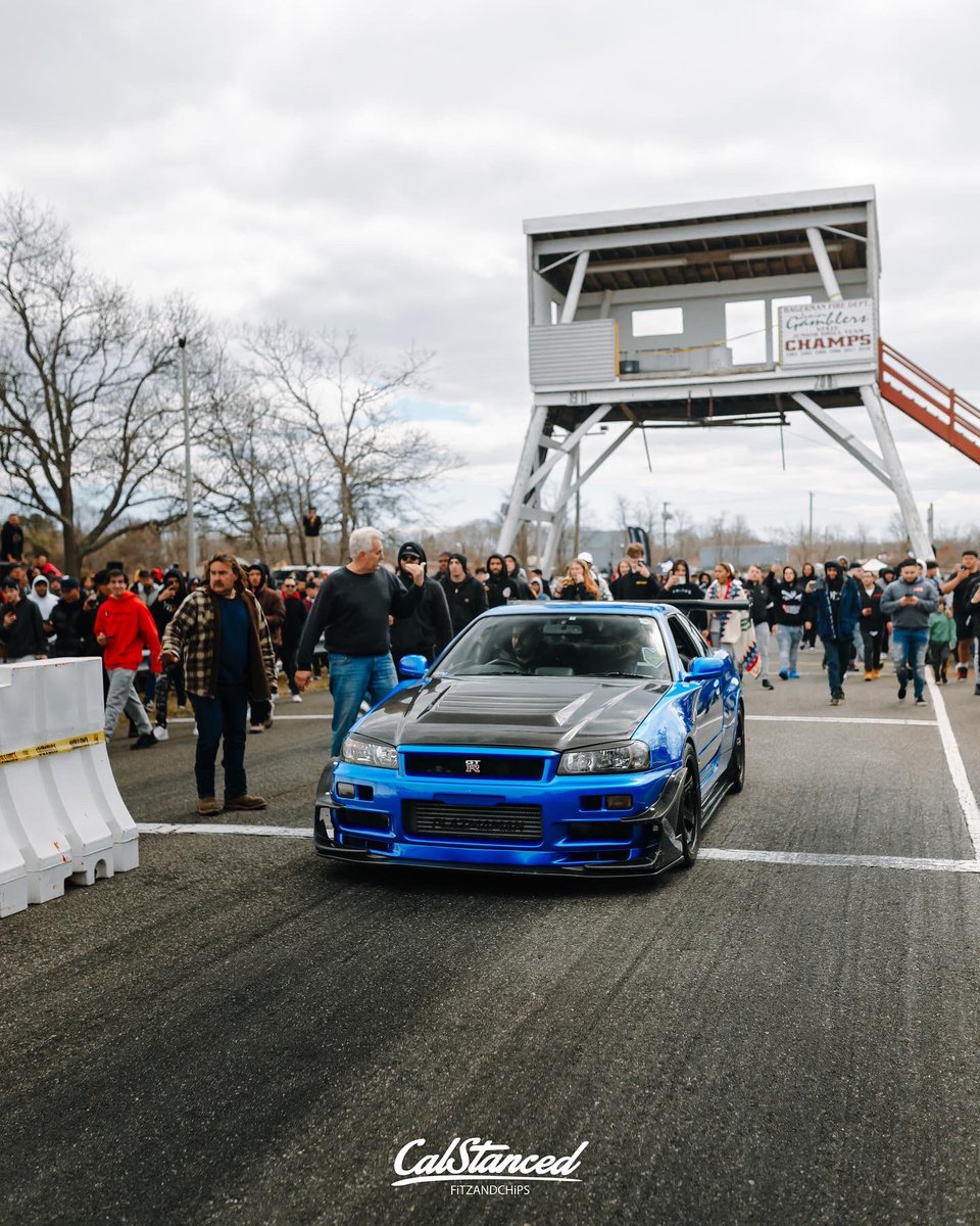 calstanced's tweet photo. 2 JDM Rivals. Which one are you picking the Supra or Nissan GTR R34 https://t.co/6NEozzTYRq
