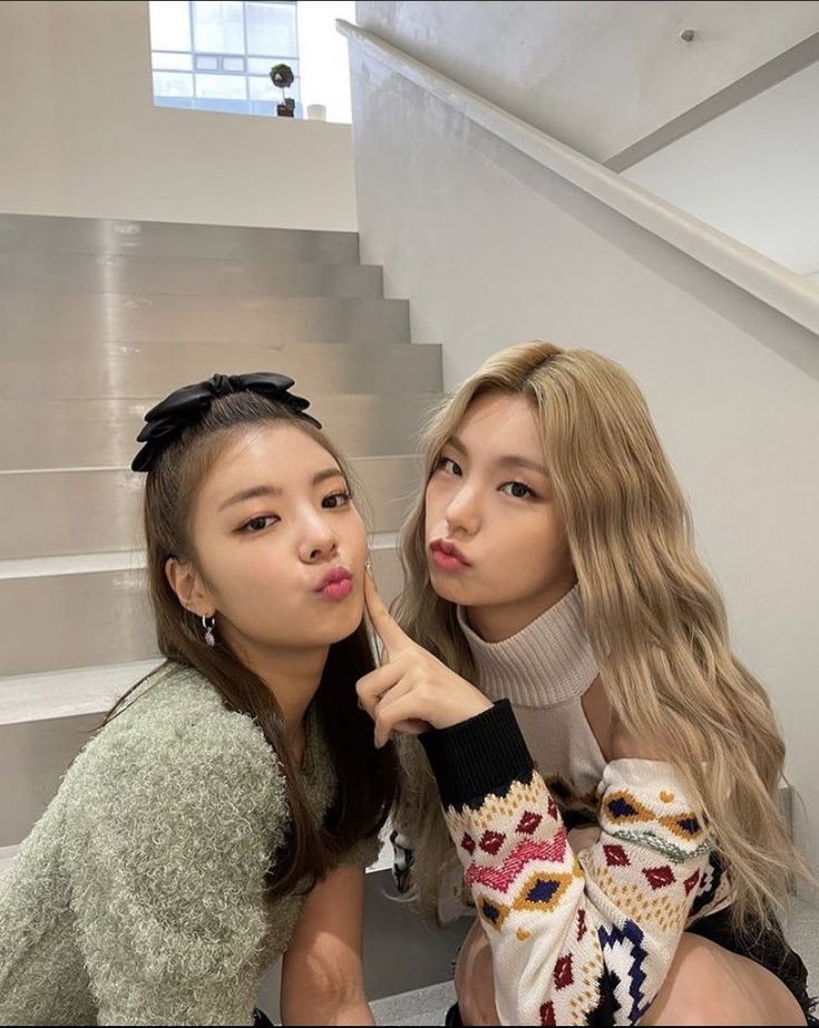 imrockefeller's tweet photo. HuGen besties🥰

D-1 'TIL DIVE'S FIRST BIRTHDAY!!🥳 https://t.co/7kZgy8Zebo
