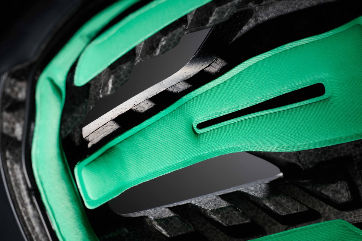 scvouga's tweet photo. KinetiCore👊 é a nova referência para os capacetes mais leves e seguros que estão disponíveis para todos os tipos de ciclistas.
https://t.co/rUK1gsoOiq
#LAZER #UseYourHead #KinetiCore https://t.co/lXb1nbpd5A