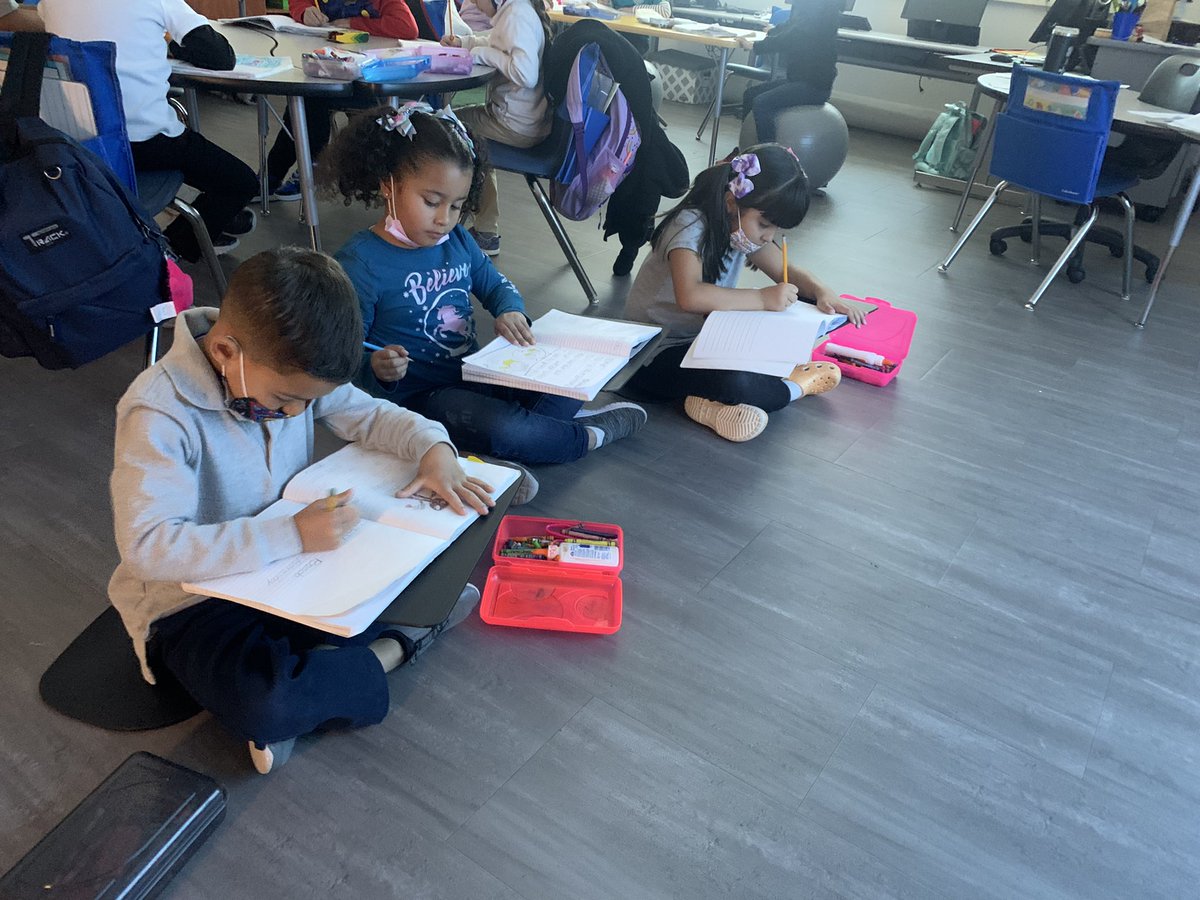 SPayan_CTE's tweet photo. I am SO proud of my scholars!❤️ #morningmessage #Kindergarten #TeamSISD #CTESticksTogether #differentiatedseating #workinghard https://t.co/motZeHZiXk