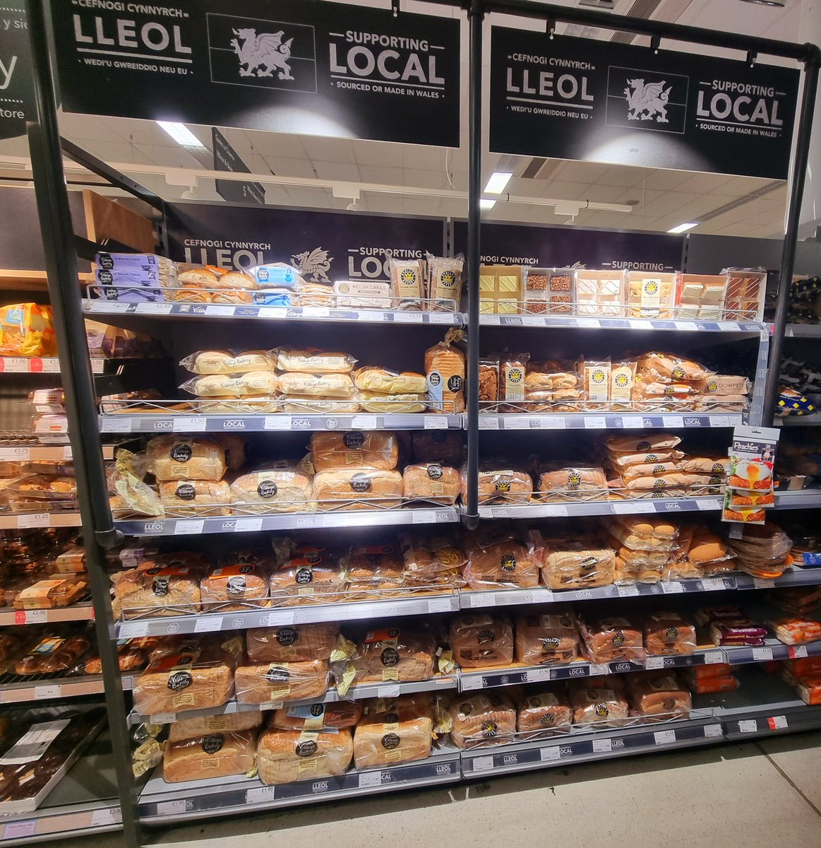 Love a #local products delivery @coopuk Tywyn🏴󠁧󠁢󠁷󠁬󠁳󠁿 #Wales #supportlocal @HenllanBakery @bornandbaked @TregroesW @WelshSpeciality @PoptyBakeryLtd @WildTrailsnacks @TanYCastell1 @welshbrewtea @welshcrisps @PenderynWhisky #welshcottagecakes @Dianaqueenbee1 @erin_omahony @KateGraham03