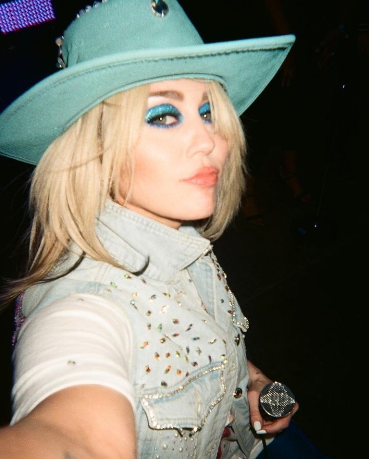 milesangels's tweet photo. por siempre enamorada de miley cyrus https://t.co/aZYO0c4ZUj