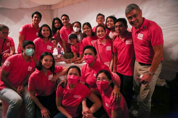kikopangilinan's tweet photo. Kahit madami tayong ginagawa o malayo man ang aking nararating, I am really thankful &amp; blessed for having very supportive pamangkins at mga kapatid. @lenirobredo &amp; her family as well.

#7KikoPangilinanVicePresident
#LeniKiko2022
#LeniKikoAllTheWay

📸 Team Kiko/Dante Diosina Jr. https://t.co/cHb5vSCH3I
