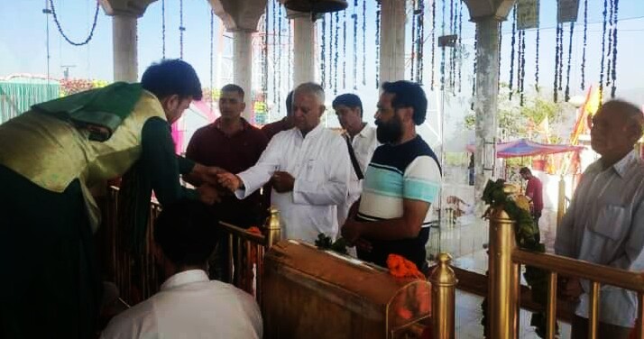 MahenderSTBJP's tweet photo. आज हमने माता मंदिरअवाहदेवी में शीश नवाया और मां की बदना की। माता भगवती की कृपा हमेशा बनी रहे।
@BJP4India @BJP4Himachal @BjpDharampur @VandanaGulbjp https://t.co/9KYc9Dxp98