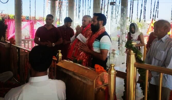 MahenderSTBJP's tweet photo. आज हमने माता मंदिरअवाहदेवी में शीश नवाया और मां की बदना की। माता भगवती की कृपा हमेशा बनी रहे।
@BJP4India @BJP4Himachal @BjpDharampur @VandanaGulbjp https://t.co/9KYc9Dxp98