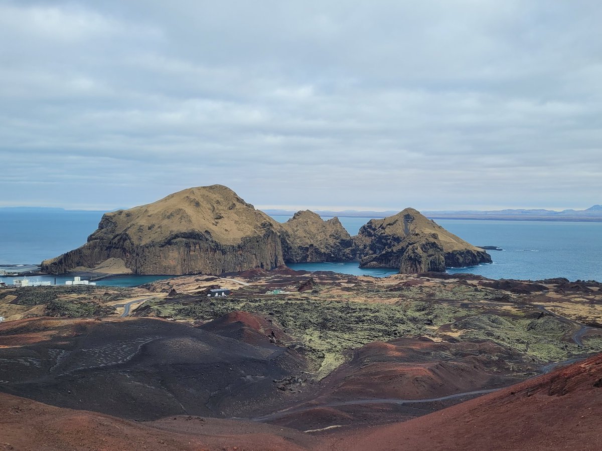 Daniel Teeling (@dan_t33) on Twitter photo After a 5.30am start on #Iceland day 5, the <a href="/UniRdg_GES/">UoR - Geography and Environmental Science</a> students trekked up onto Eldfell crater, before heading to the Eldheimar museum to learn about the 1973 eruption on #Heimaey After a 5.30am start on #Iceland day 5, the <a href="/UniRdg_GES/">UoR - Geography and Environmental Science</a> students trekked up onto Eldfell crater, before heading to the Eldheimar museum to learn about the 1973 eruption on #Heimaey