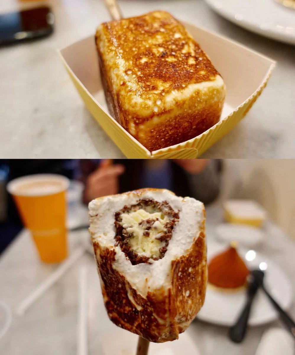 su6299479's tweet photo. Hot marshmallows filled with ice cream and chocolate crunchy shells, and strawberry filled doughnuts are delicious😃 https://t.co/01WOj4IstC
