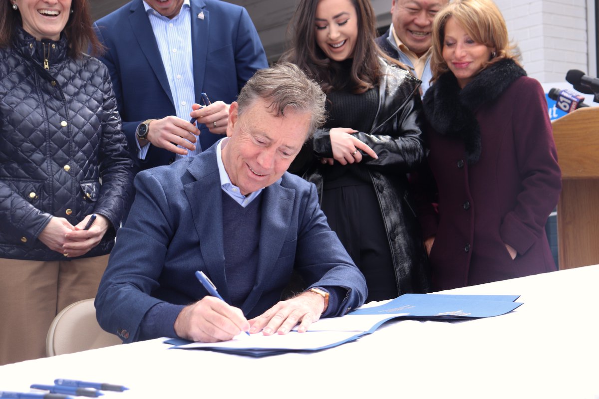 Outdoor dining created a buzz in our vibrant towns and cities while keeping restaurants on their feet during Covid. I'm proud that lawmakers on both sides of the aisle voted to pass a bill extending outdoor dining another 13 months, and am even more proud to have signed it today.