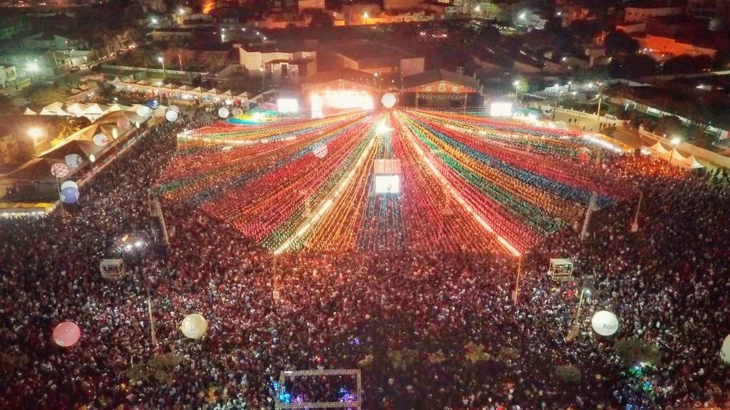 Sertao_Baiano's tweet photo. #ElmoVaz confirma realização do São João 2022 https://t.co/WLjNW718Uv Tradicional Arraiá das Caraíbas acontece entre 22 e 26 de junho. Comece a se programar!  @saojoaobahia @pontoBA @bahiatursa1 @costa_rui @arraiafuracao #SãoJoão2022 @lidicedamata @FabiolaMansur_ @fabiovboas https://t.co/hoiXZHMX16