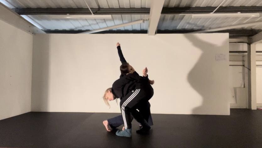 EdgefieldDance's tweet photo. Contact work @sportsmedeast #dance #contemporarydance #creatingdance #makingmoves https://t.co/4S6iBaEDn4