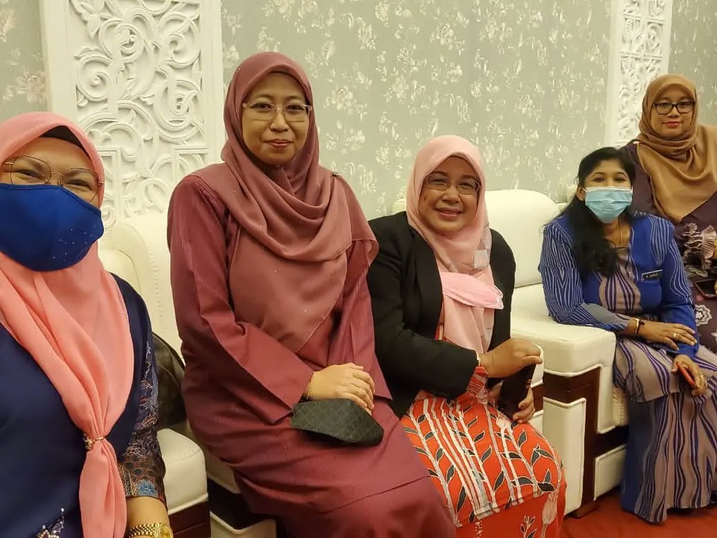 shidaismail64's tweet photo. Petang ini saya hadir Taklimat Persidangan Dewan Negeri kepada  YB Ahli-Ahli Dewan Negeri Johor. Alhamdulillah kali ini seramai 40 orang ADUN BN akan membawa mandat rakyat dikawasan masing². https://t.co/yeNRJguKsU