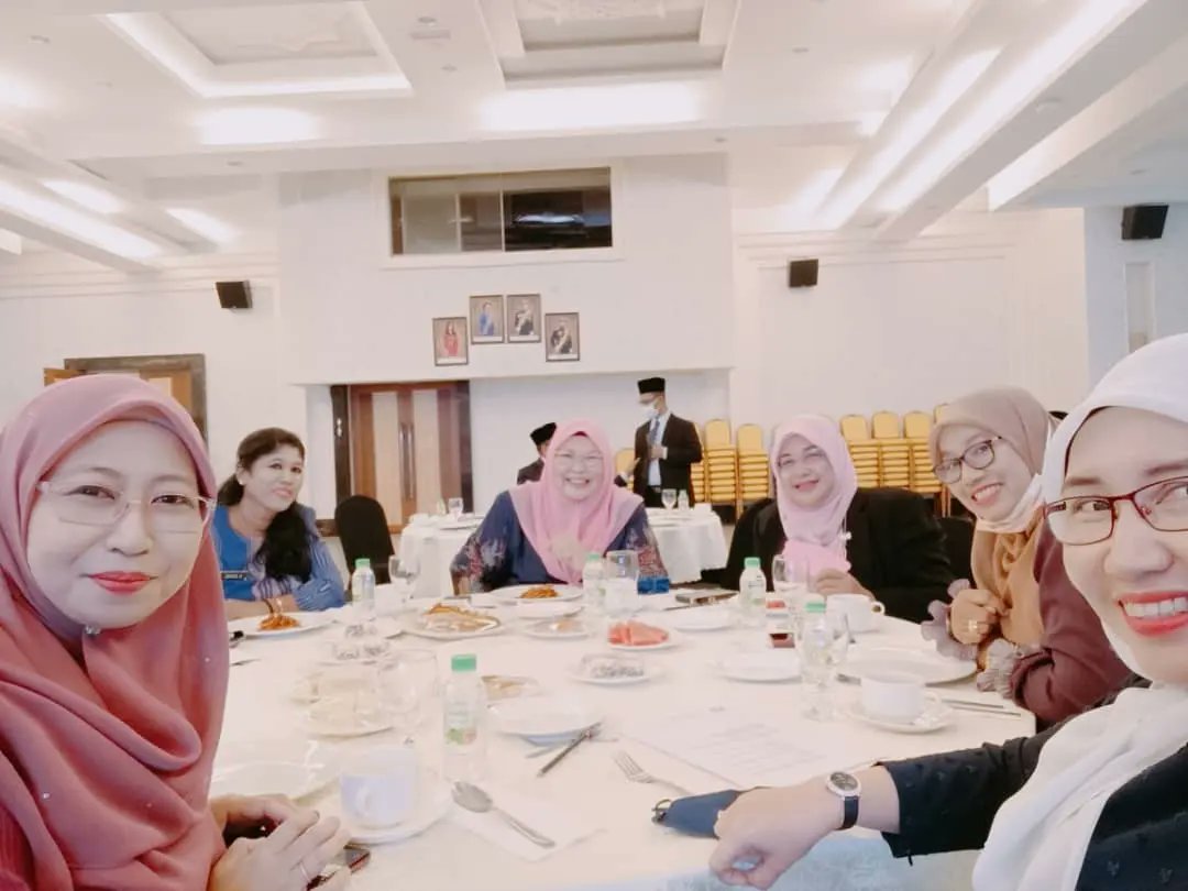 shidaismail64's tweet photo. Petang ini saya hadir Taklimat Persidangan Dewan Negeri kepada  YB Ahli-Ahli Dewan Negeri Johor. Alhamdulillah kali ini seramai 40 orang ADUN BN akan membawa mandat rakyat dikawasan masing². https://t.co/yeNRJguKsU