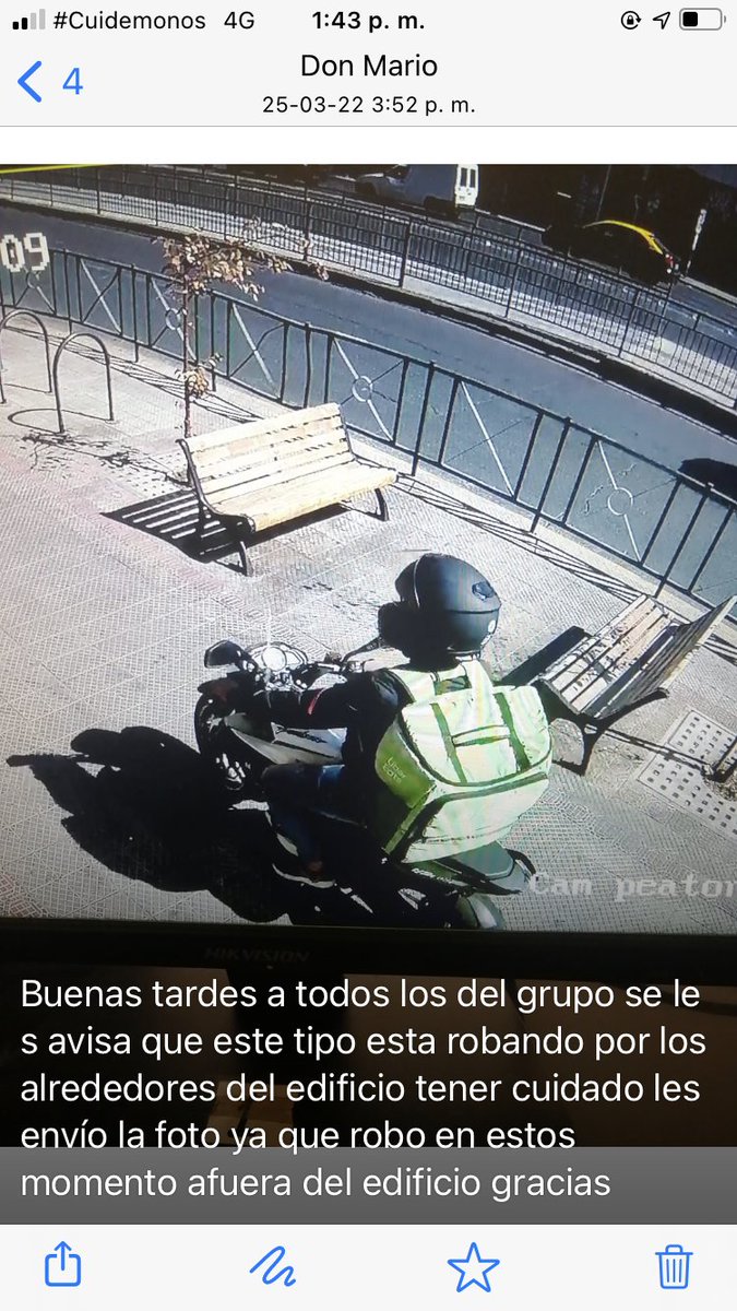 fevi02's tweet photo. Este motorizado está robando celulares por parque Bustamante cerca del metro irarrazabal. La semana pasada estaba frente a donde vivo. El casco tiene líneas rojas adelante https://t.co/hNWFPvXuGY